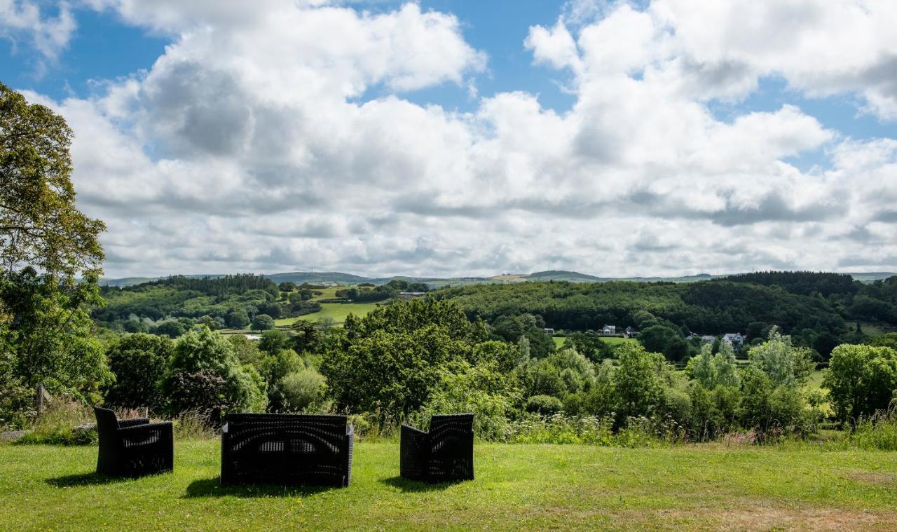 Coed Mawr Hall 5*
